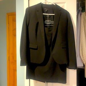 8P Banana Republic Suit: pristine